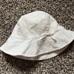 Baby Gap 18-24 months white eyelet sun hat